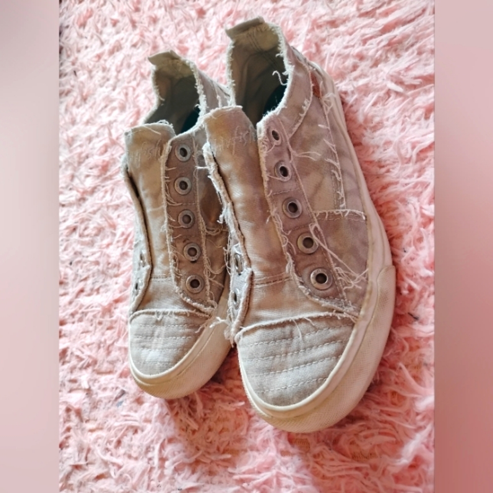 Women's shoes